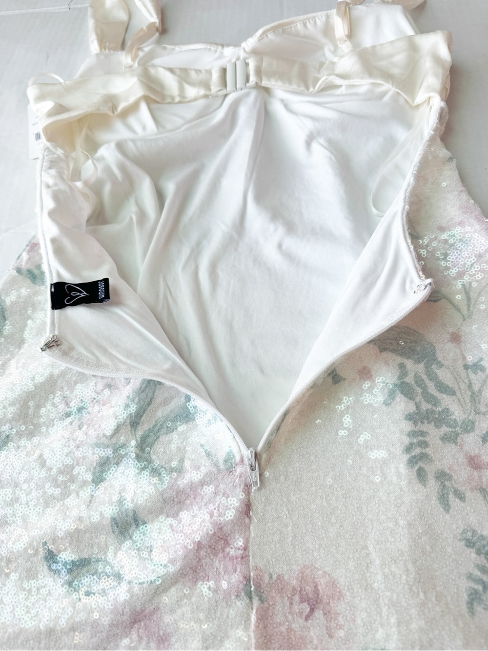 Windsor New Krissy Floral Sequin Mini Dress in White Sequin Print Size S NWT - Picture 13 of 16